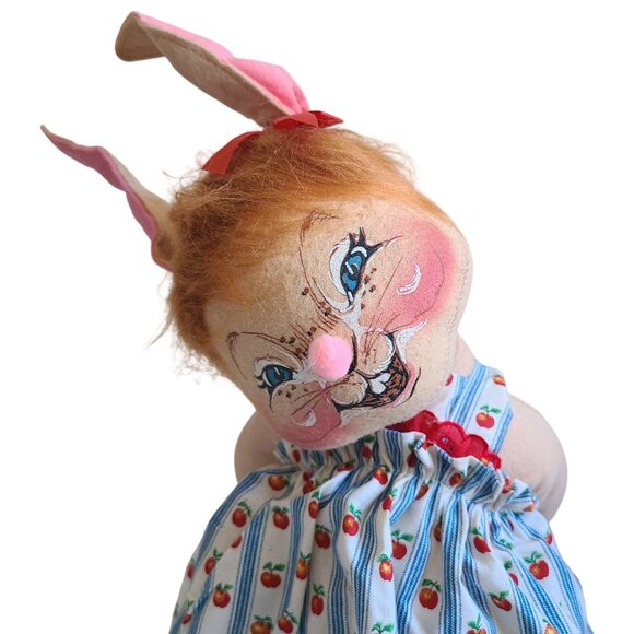 Annalee Mobilitee Country Girl Bunny Holding Apple Vintage 1995 Dolls 18